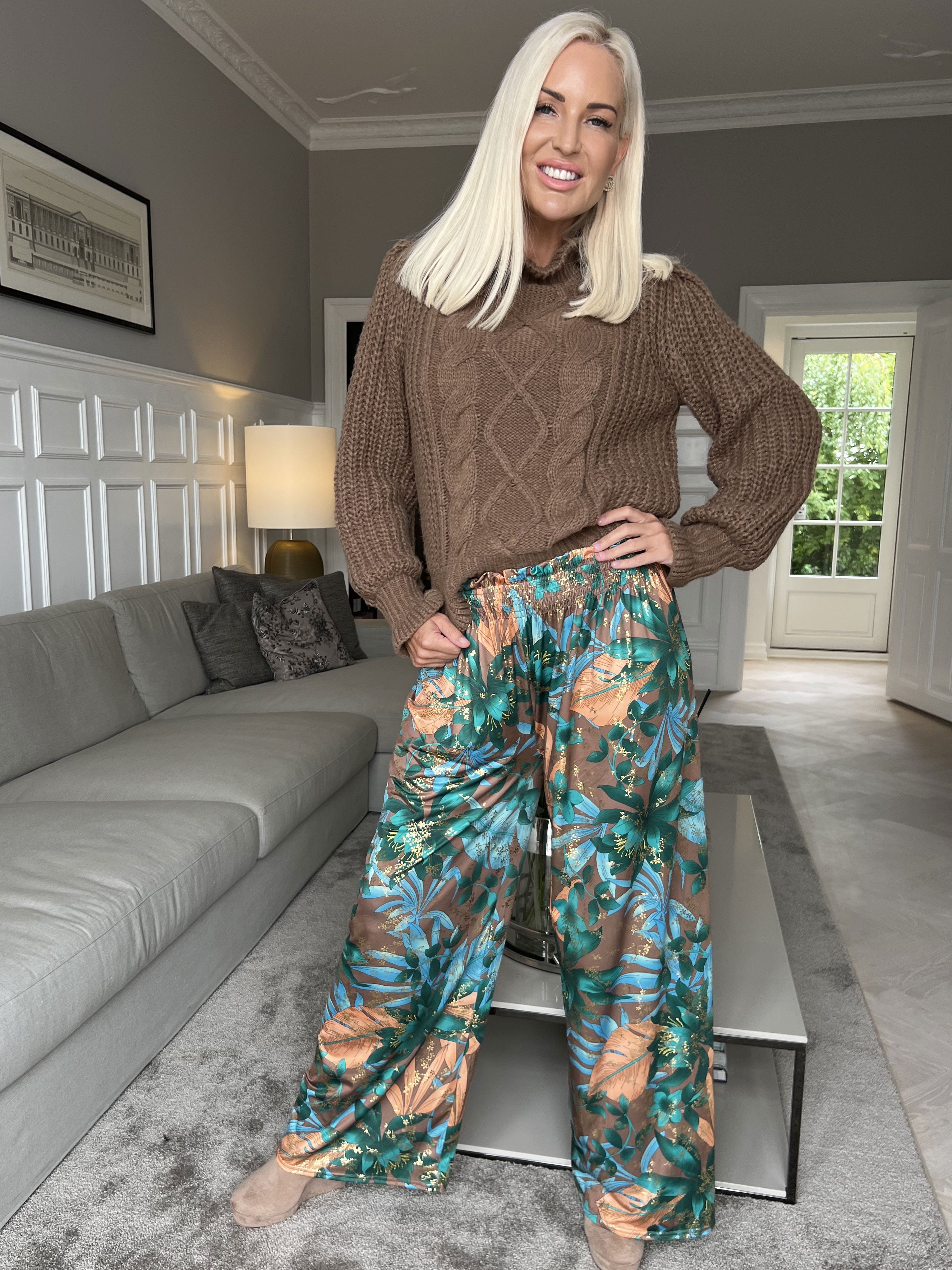 Pams Pants - Lösa mönstrade byxor i elastiskt tyg